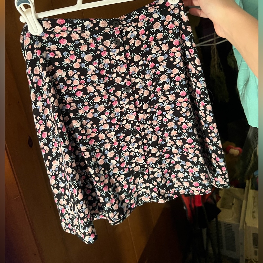 Multi color H&M skirt, size Small, great condition, with an extra button